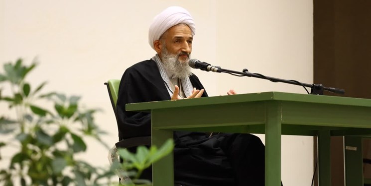 نماینده ولی فقیه در مازندران بر وحدت همه جانبه برای رفع مشکلات در جامعه تاکید کرد