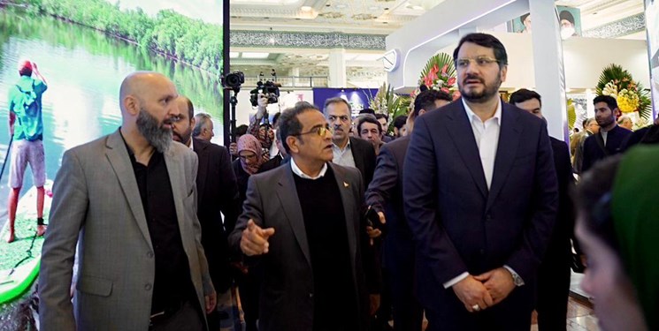 وزیر راه و شهرسازی از محصولات گروه بهمن بازدید کرد