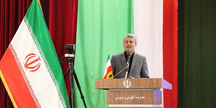 نقش معلمان و مدیران مدارس در نظام آموزشی بی‌بدیل است