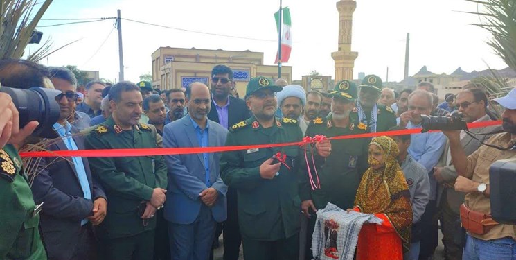 افتتاح دهها طرح عمرانی بسیج سازندگی در جزیره هرمز با حضور سردار سلیمانی
