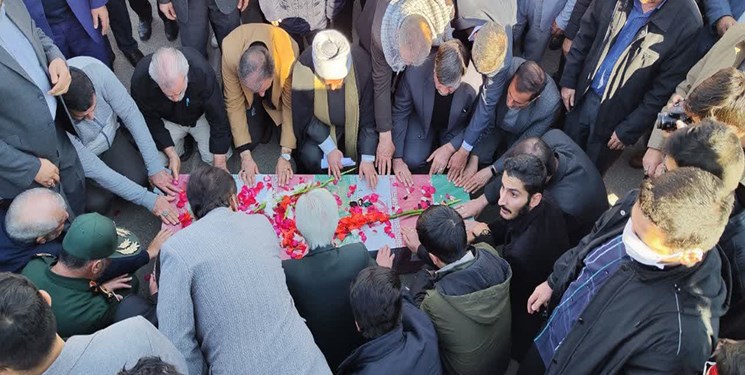 عذرخواهی خبرنگاری که تشییع شهدا را «نمایش تراژیک و عذاب‌آور» خوانده بود
