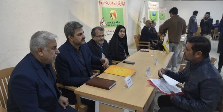 برپایی میز خدمت ایثارگران وزارت نیرو در استان مرکزی