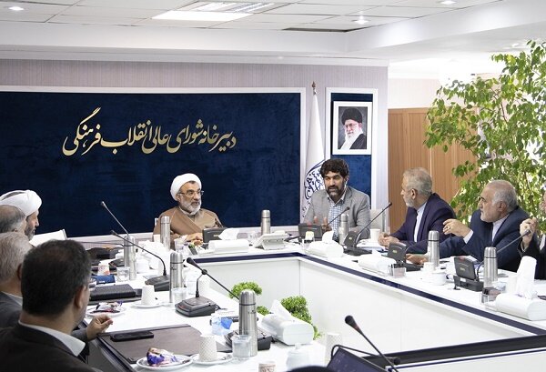 کمک پژوهشگاه‌ها به شورای عالی انقلاب فرهنگی در رصد مسائل/ انتقاد از عدم وجود سند تحول علوم انسانی
