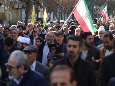 انقلاب اسلامی ایران چگونه با حضور مردم، در عرصه‌های مختلف پیروز شده است؟