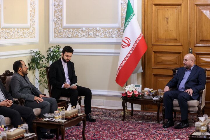 آمریکا را در رأس موضوعات فتنه برانگیز و مشکلات جهان اسلام می‌دانیم