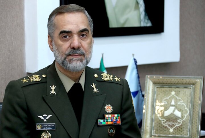وزیر دفاع فرا رسیدن سال نوی میلادی را تبریک گفت
