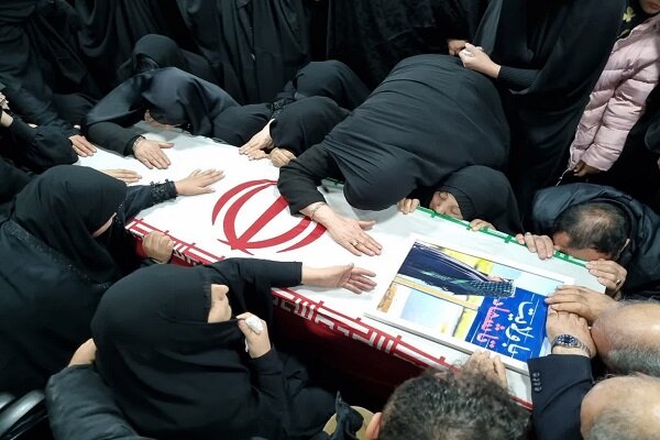 خاکسپاری شهید فائزه رحیمی در گلزار شهدای بهشت زهرا