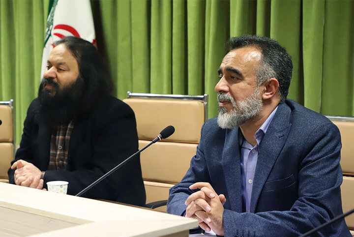 ملاک سخنانم در نشست تئاتر فجر زیرسوال بردن زحمت کوروش زارعی نبود