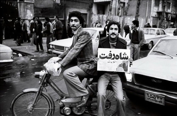 بیست‌وششم دیِ چهل‌وپنج سال پیش به‌روایت محمود گلابدره‌ای