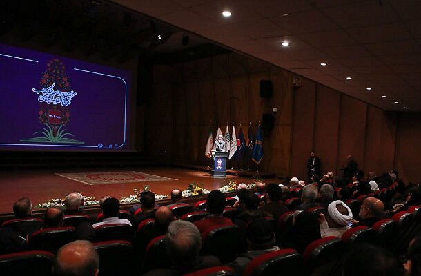 تاریخ‌نگاری در ایران ضعیف است و مکتبی ندارد/ننویسیم دیگران برایمان می‌نویسند