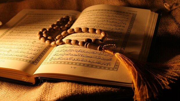 بررسی ترجمه متون دینی با محوریت ترجمه قرآن کریم