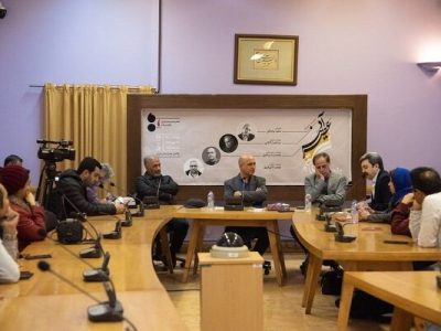 شعرا باید تکلیف‌شان را با سیاست روشن کنند