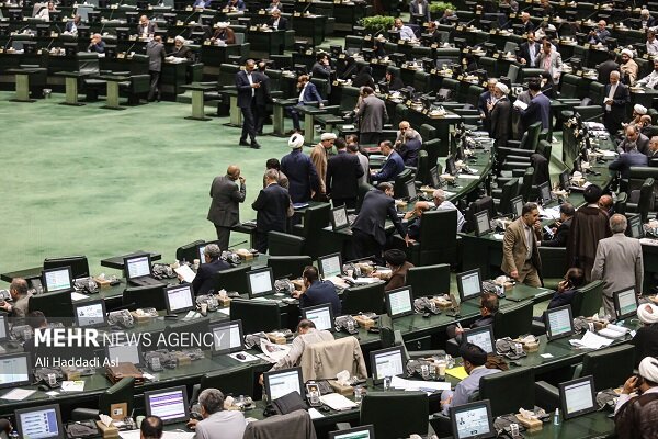 وضعیت نامناسب حقوق بازنشستگان مورد رسیدگی قرار گیرد