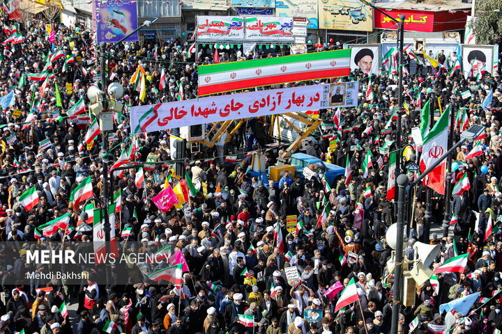 دعوت رییس دانشگاه آزاد اسلامی به حضور پرشور در راهپیمایی ۲۲ بهمن