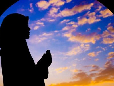 هر مؤمنی که درصدد تکامل معنوی است باید در عبادت خاشع باشد/ راه‌های ایجاد خشوع در انسان